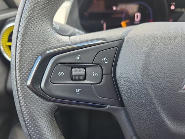 Used 2025 Chevrolet Trax LT FWD image 19