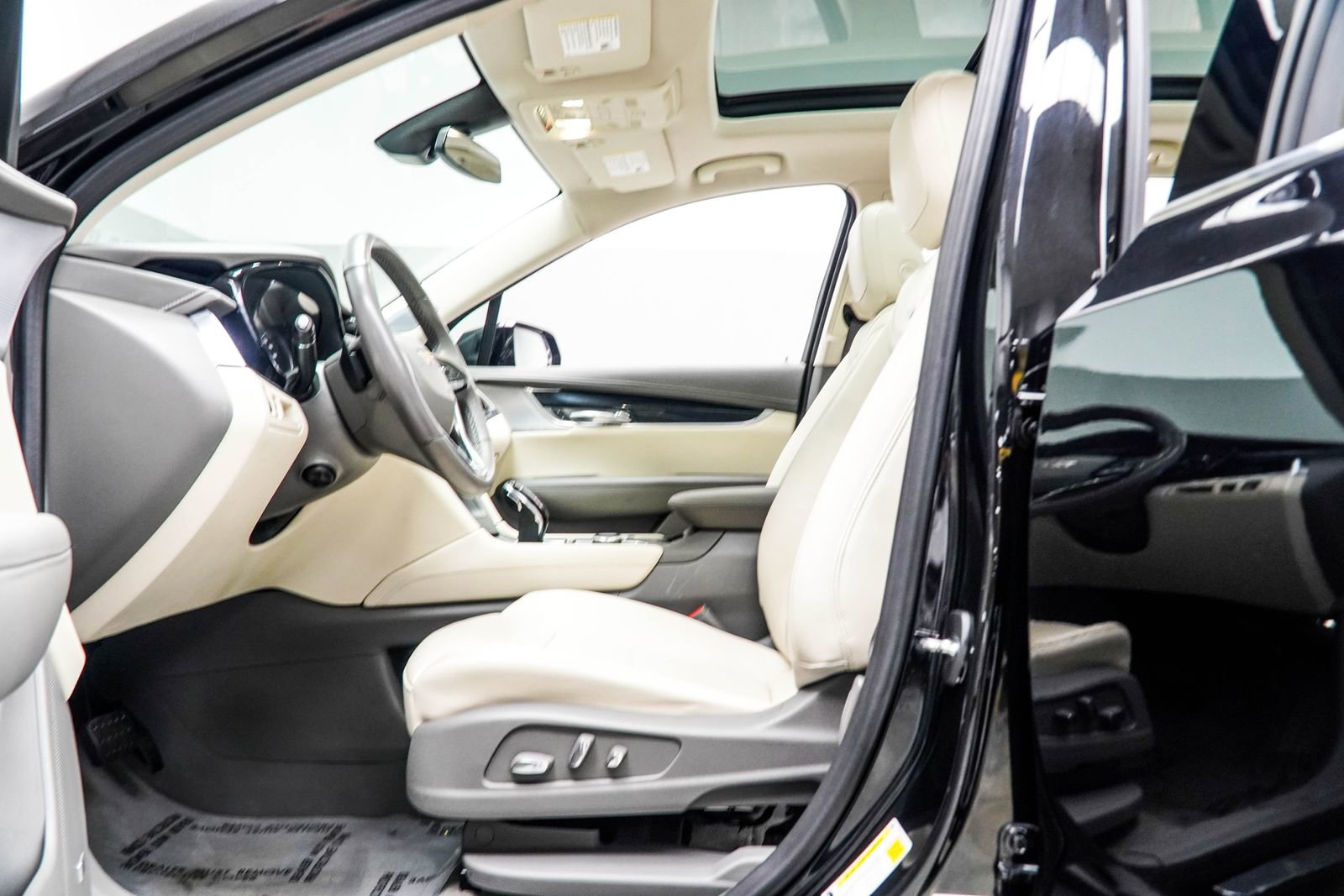 Used 2024 Cadillac XT6 Premium Luxury w/ LPO, Floor Liner Package AWD/4WD image 34