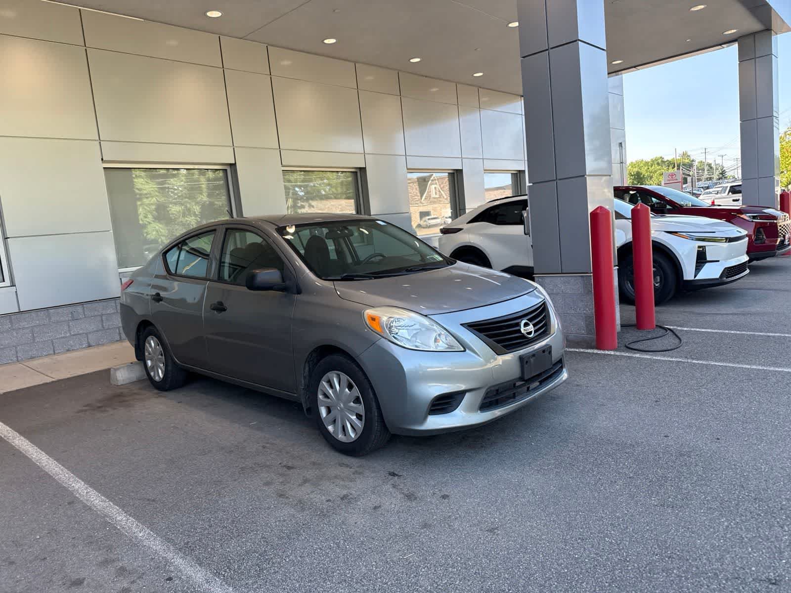 Used 2013 Nissan Versa S FWD image 4