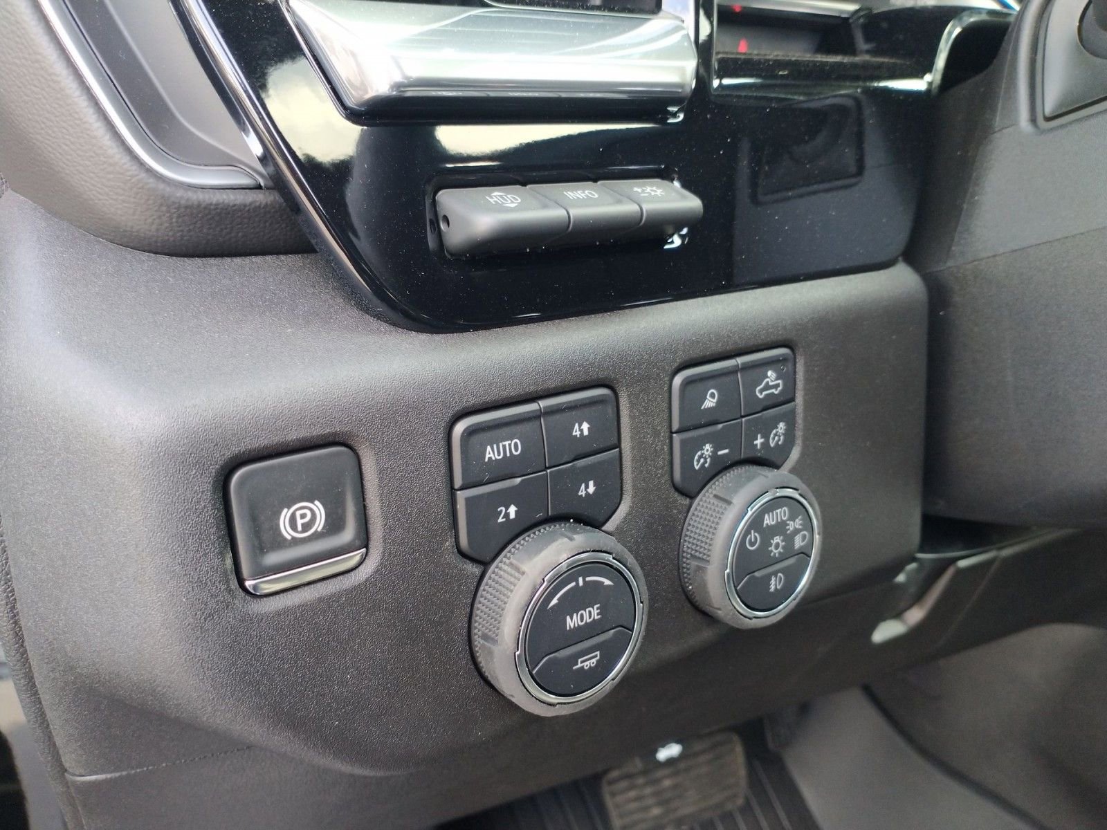 New 2025 Chevrolet Silverado 3500 LTZ w/ LTZ Premium Package image 28