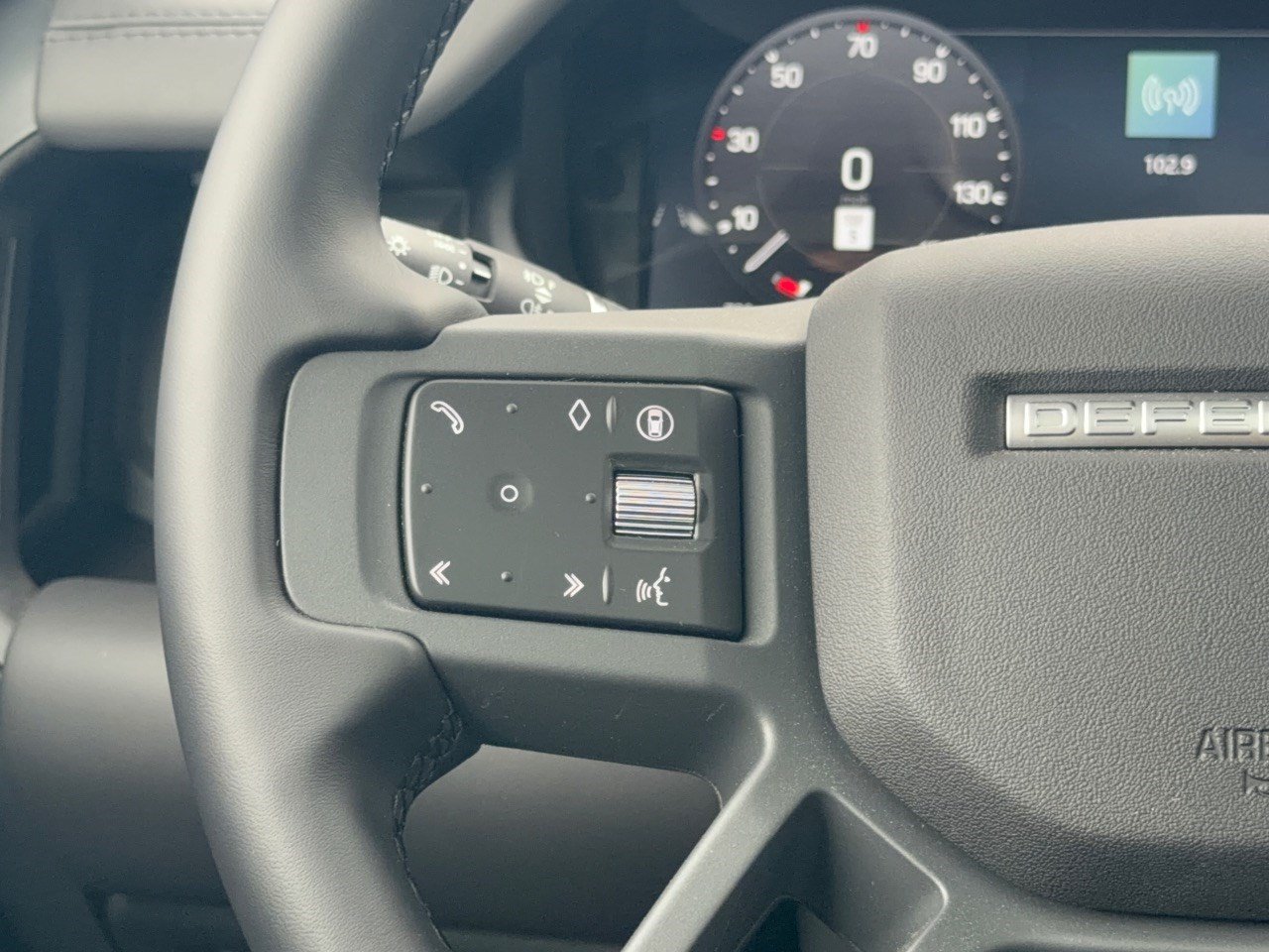 New 2026 Land Rover Defender 130 X-Dynamic SE AWD/4WD image 18