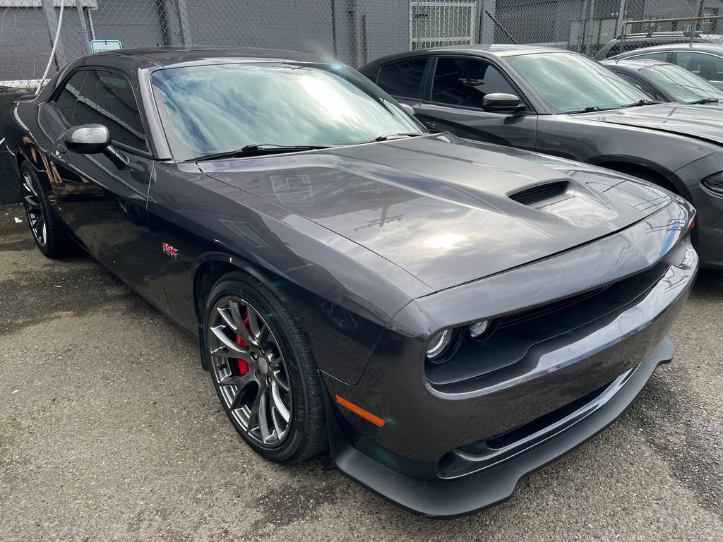 Used 2016 Dodge Challenger SRT w/ Technology Group image 3