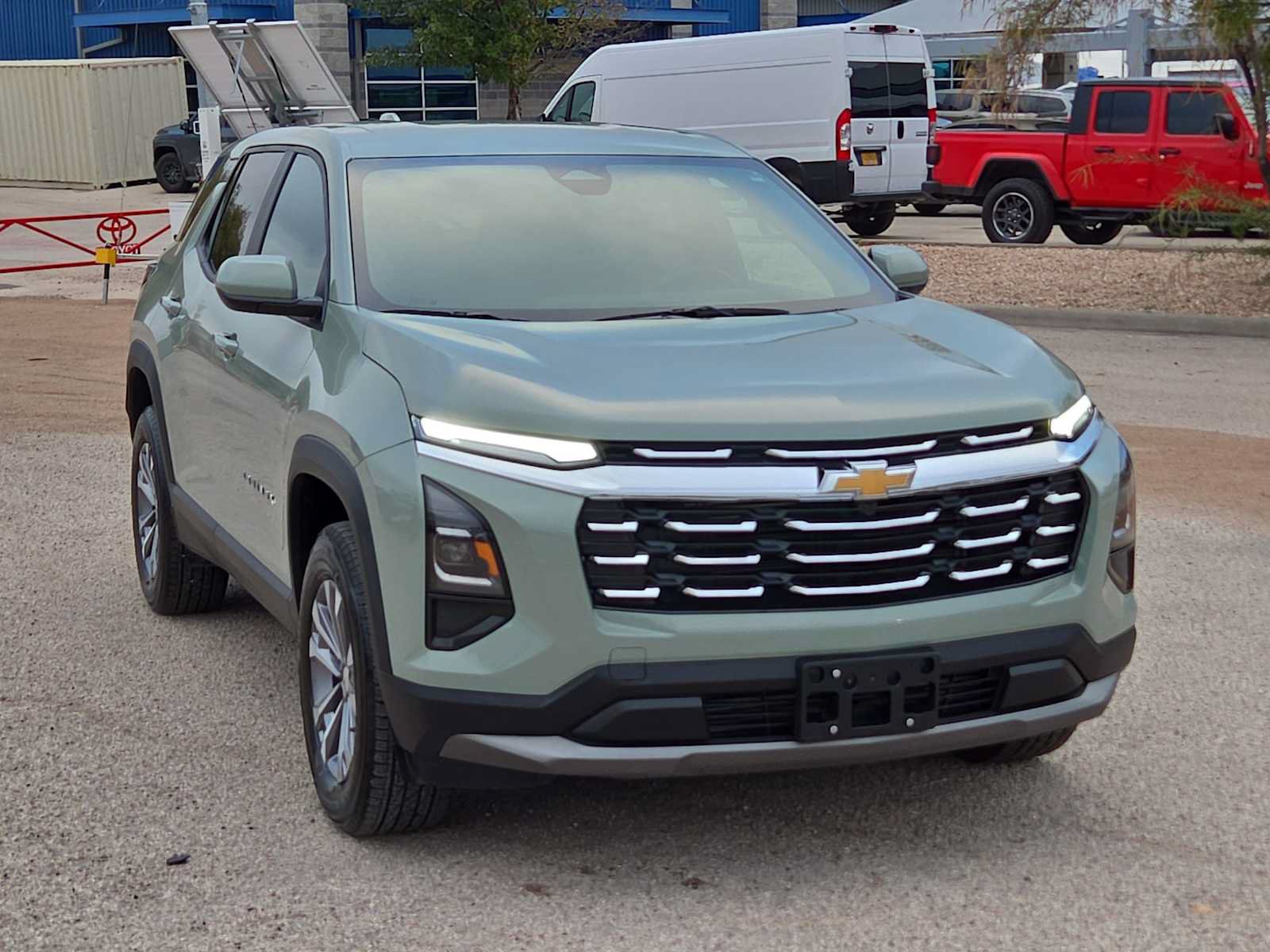 Used 2026 Chevrolet Equinox LT w/ Convenience Package II FWD image 3