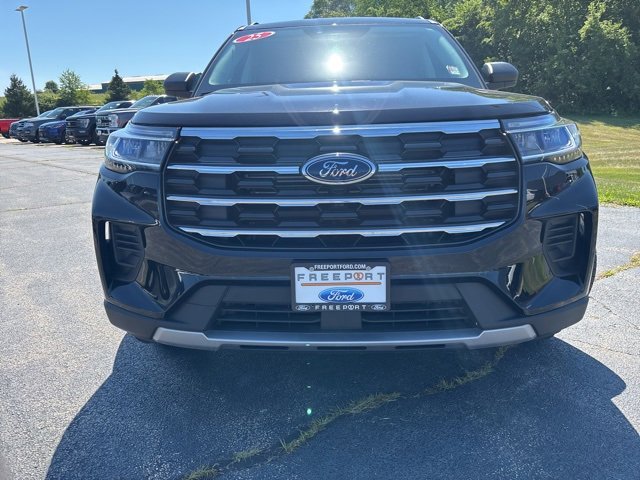 Certified 2025 Ford Explorer Active image 3