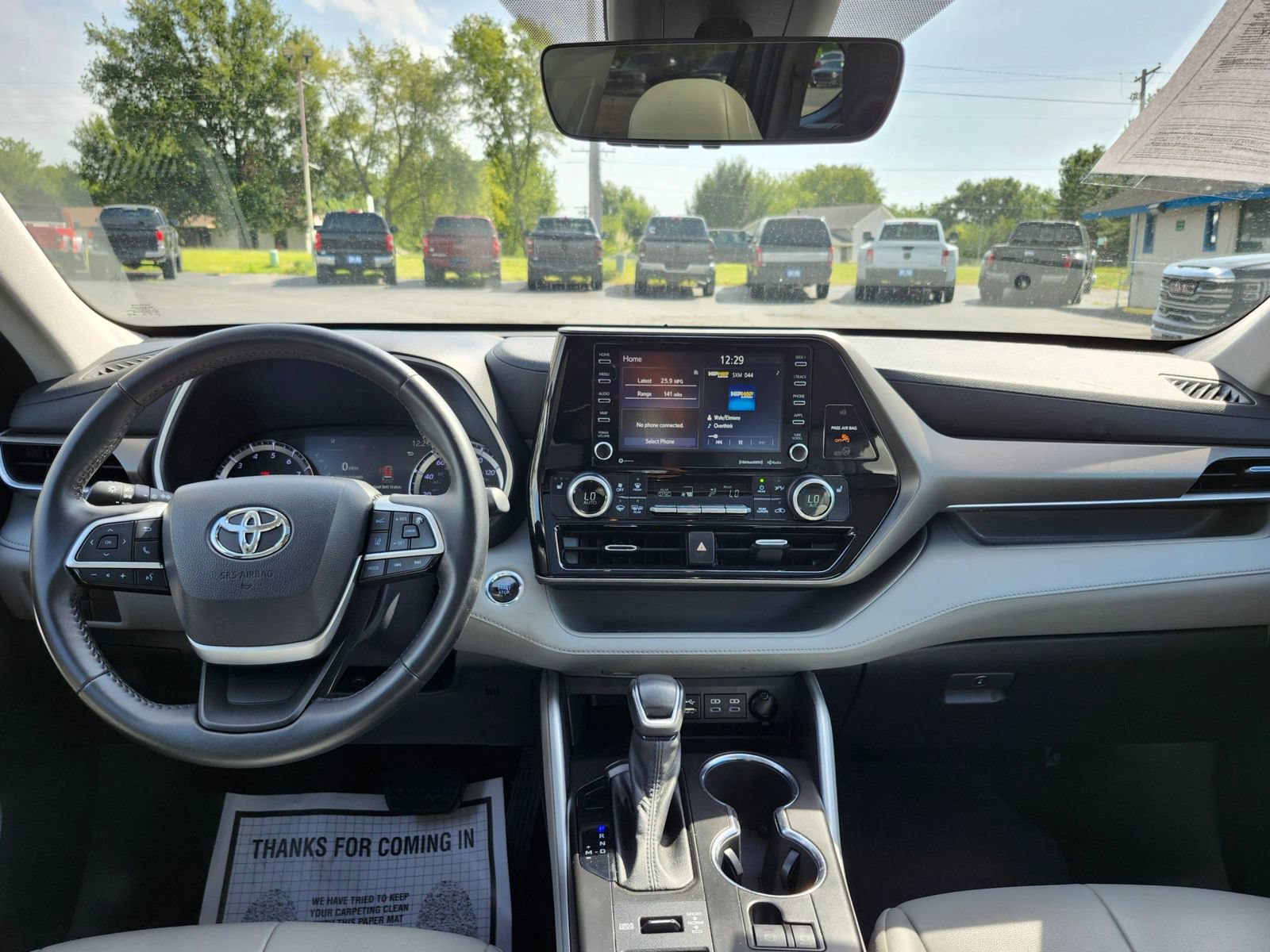 Used 2022 Toyota Highlander XLE AWD/4WD image 28