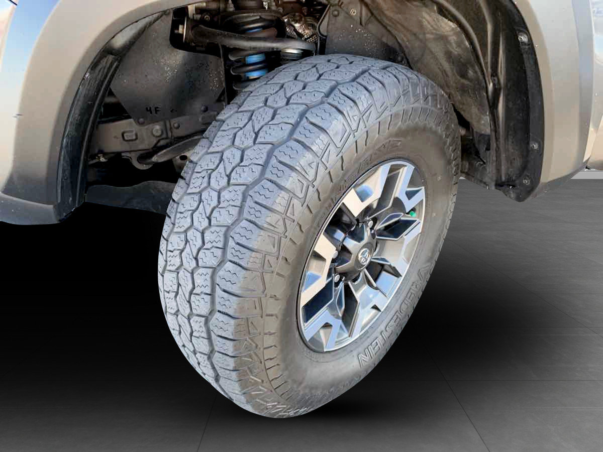 Used 2023 Toyota Tacoma TRD Off-Road w/ Technology Package AWD/4WD image 12