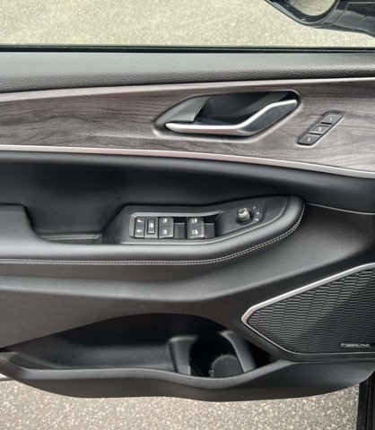 Used 2022 Jeep Grand Cherokee L Limited image 15