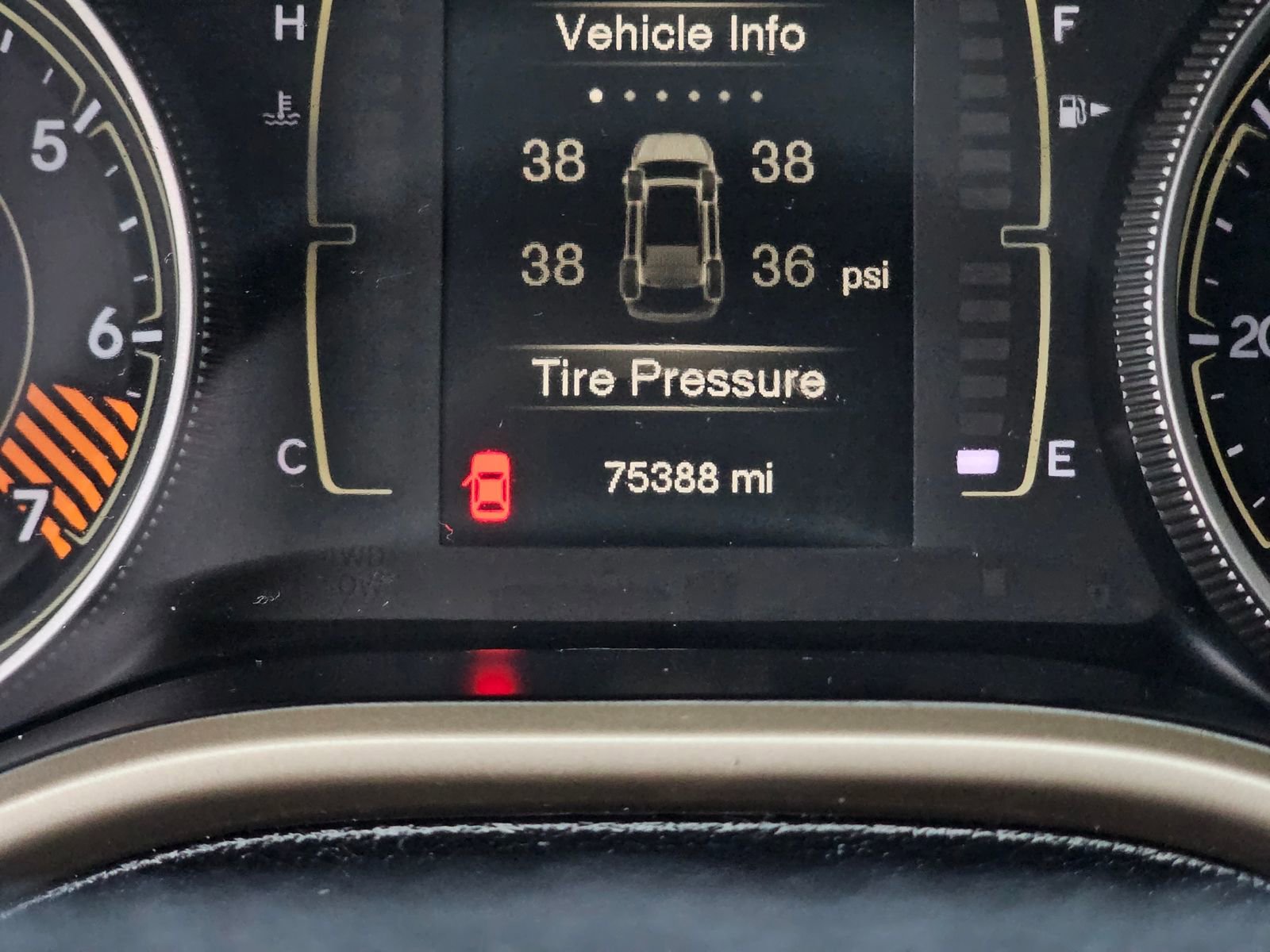 Used 2015 Jeep Cherokee Sport w/ Sport Appearance Group image 12