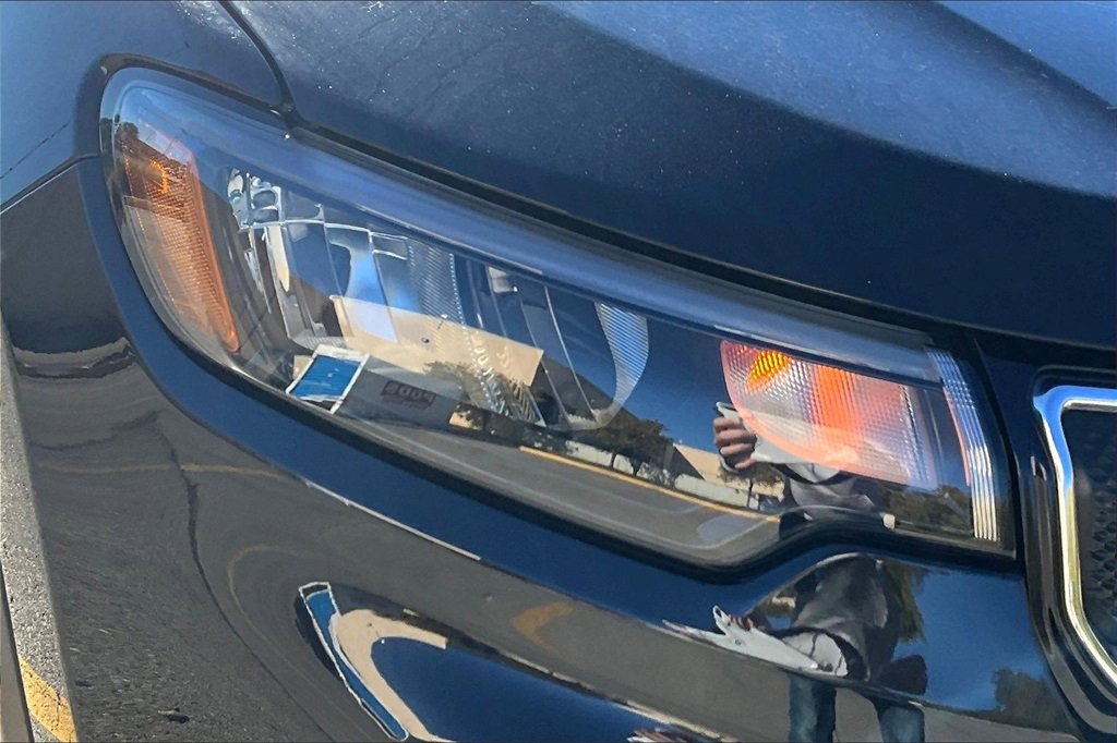 Used 2022 Jeep Compass Limited image 29