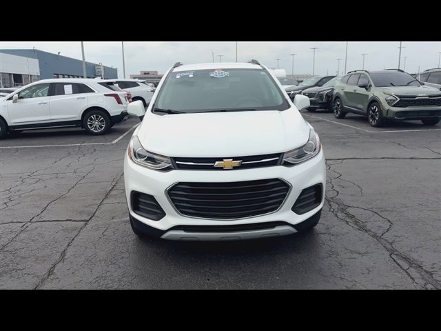 Certified 2022 Chevrolet Trax LT w/ LT Convenience Package image 3