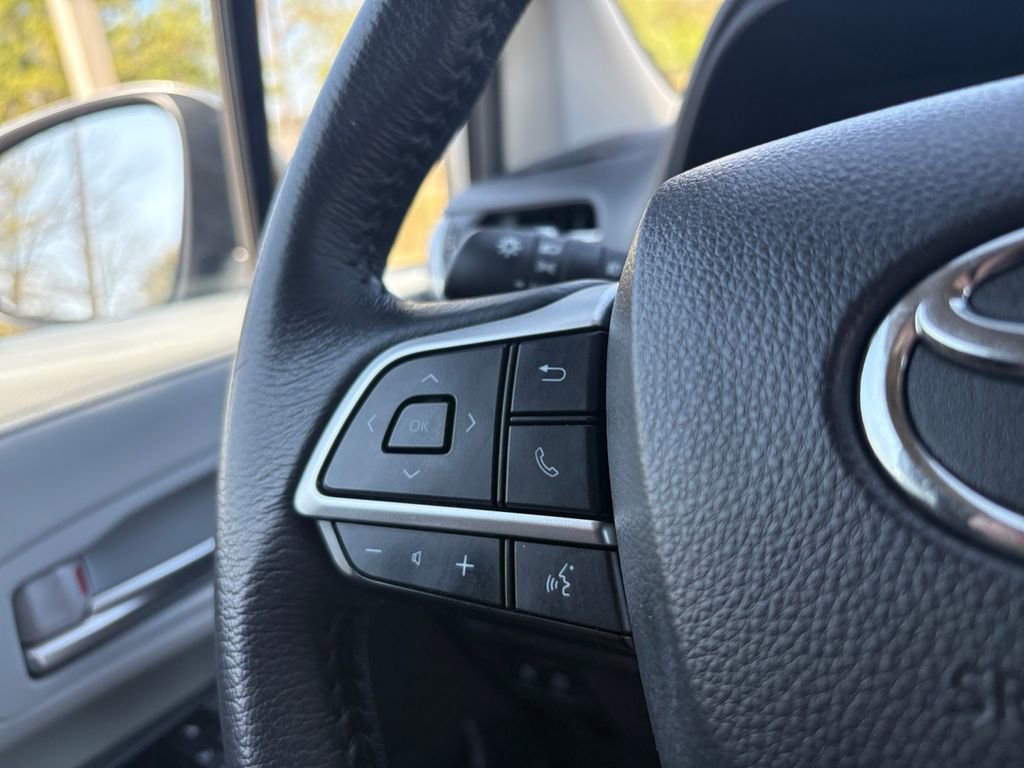 Used 2025 Toyota Sienna XLE image 17