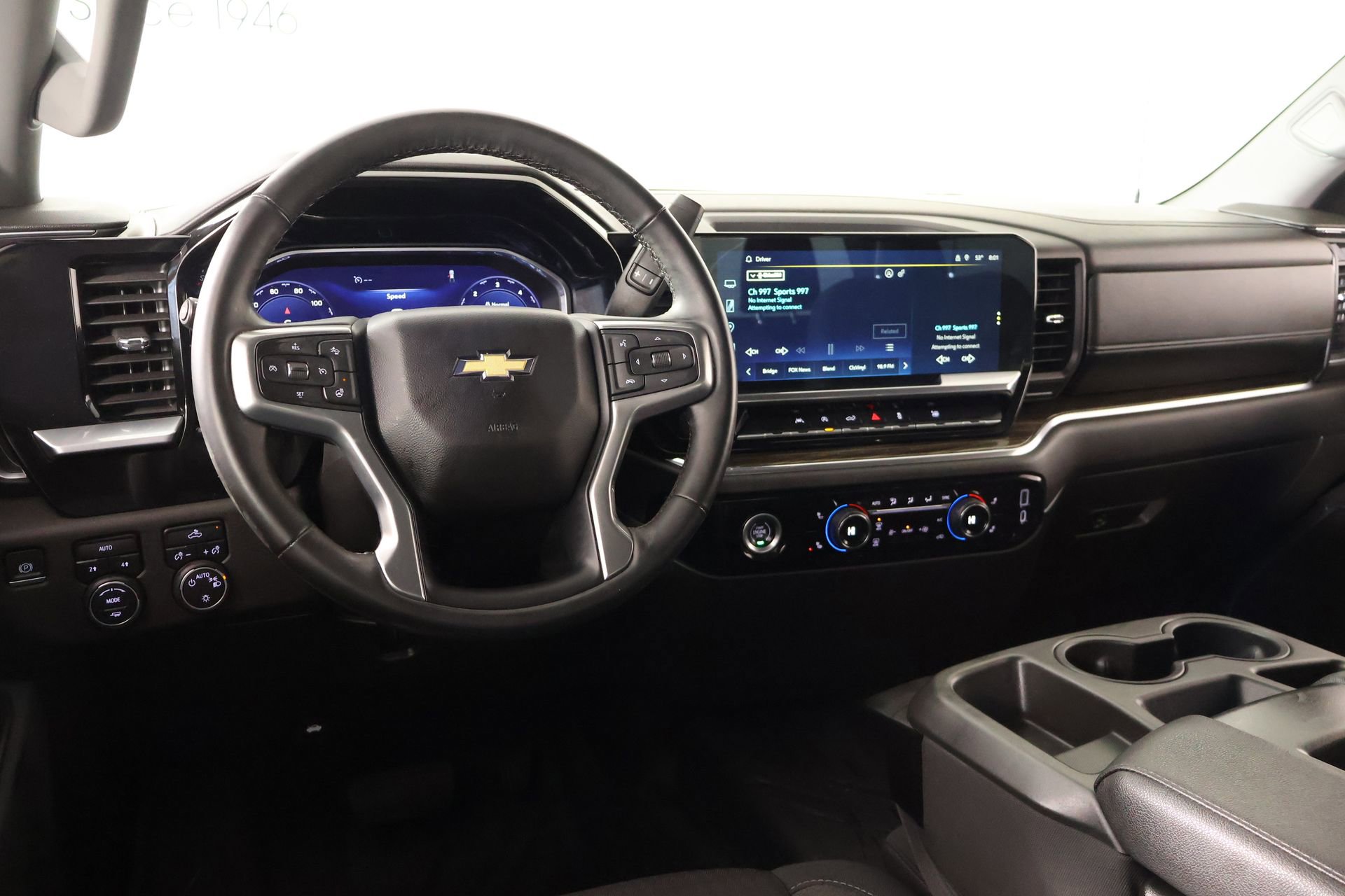 Used 2023 Chevrolet Silverado 1500 LT image 2