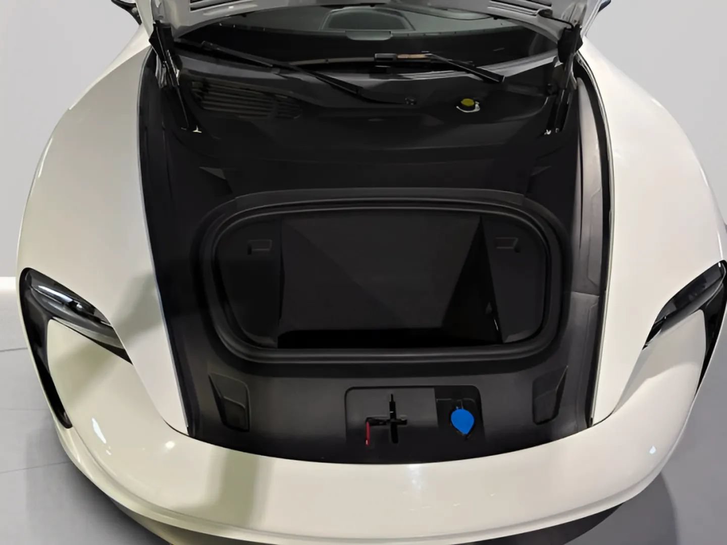 Used 2022 Porsche Taycan RWD image 9