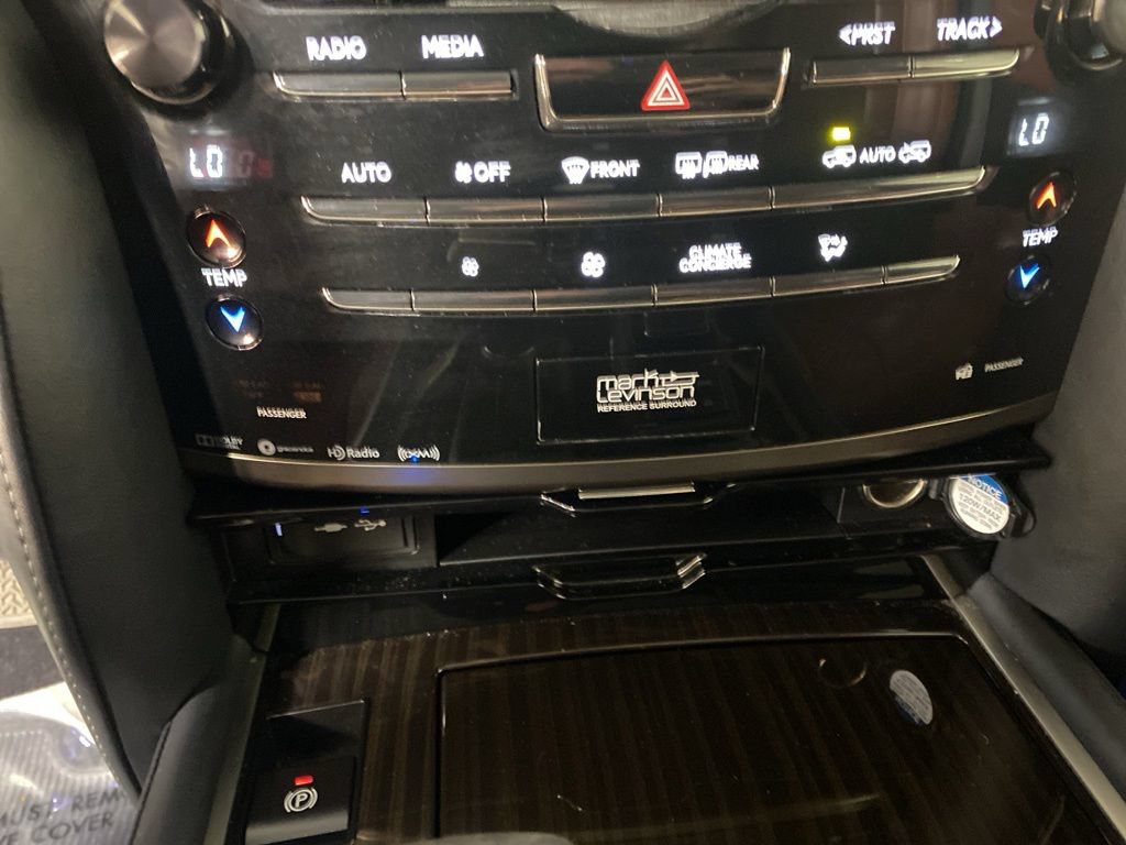 Used 2018 Lexus LX 570 4WD w/ Luxury Package image 22