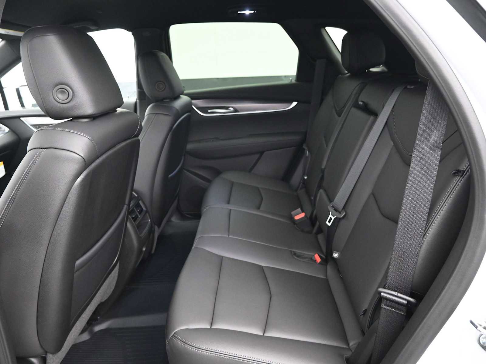 Used 2025 Cadillac XT5 Luxury w/ LPO, Floor Liner Package image 24