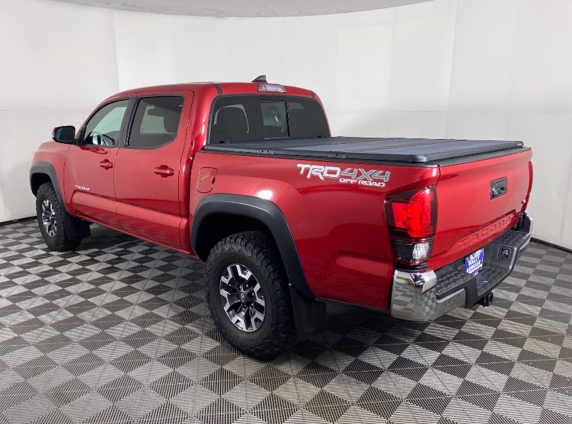 Used 2019 Toyota Tacoma TRD Off-Road AWD/4WD image 9