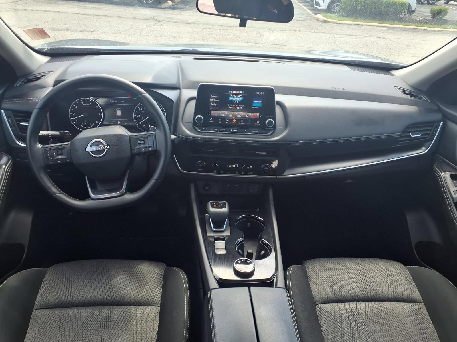 Used 2025 Nissan Rogue SV AWD/4WD image 3