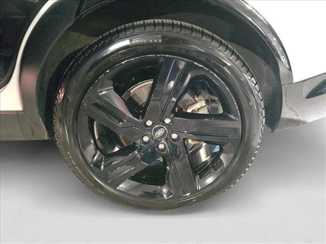 Certified 2024 Land Rover Discovery Dynamic SE image 29