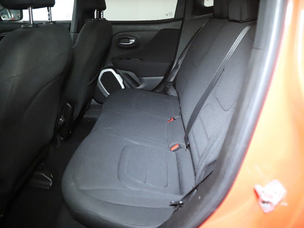 Used 2018 Jeep Renegade Latitude FWD image 15