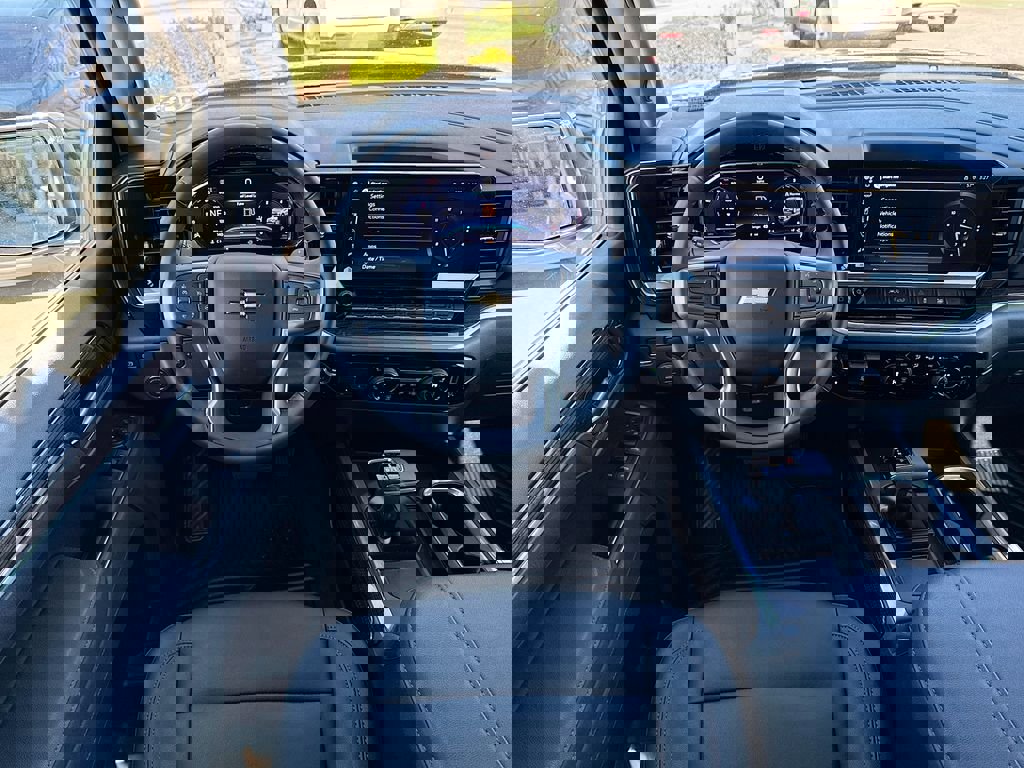 Used 2025 Chevrolet Silverado 1500 LT w/ Leather Package RWD image 11