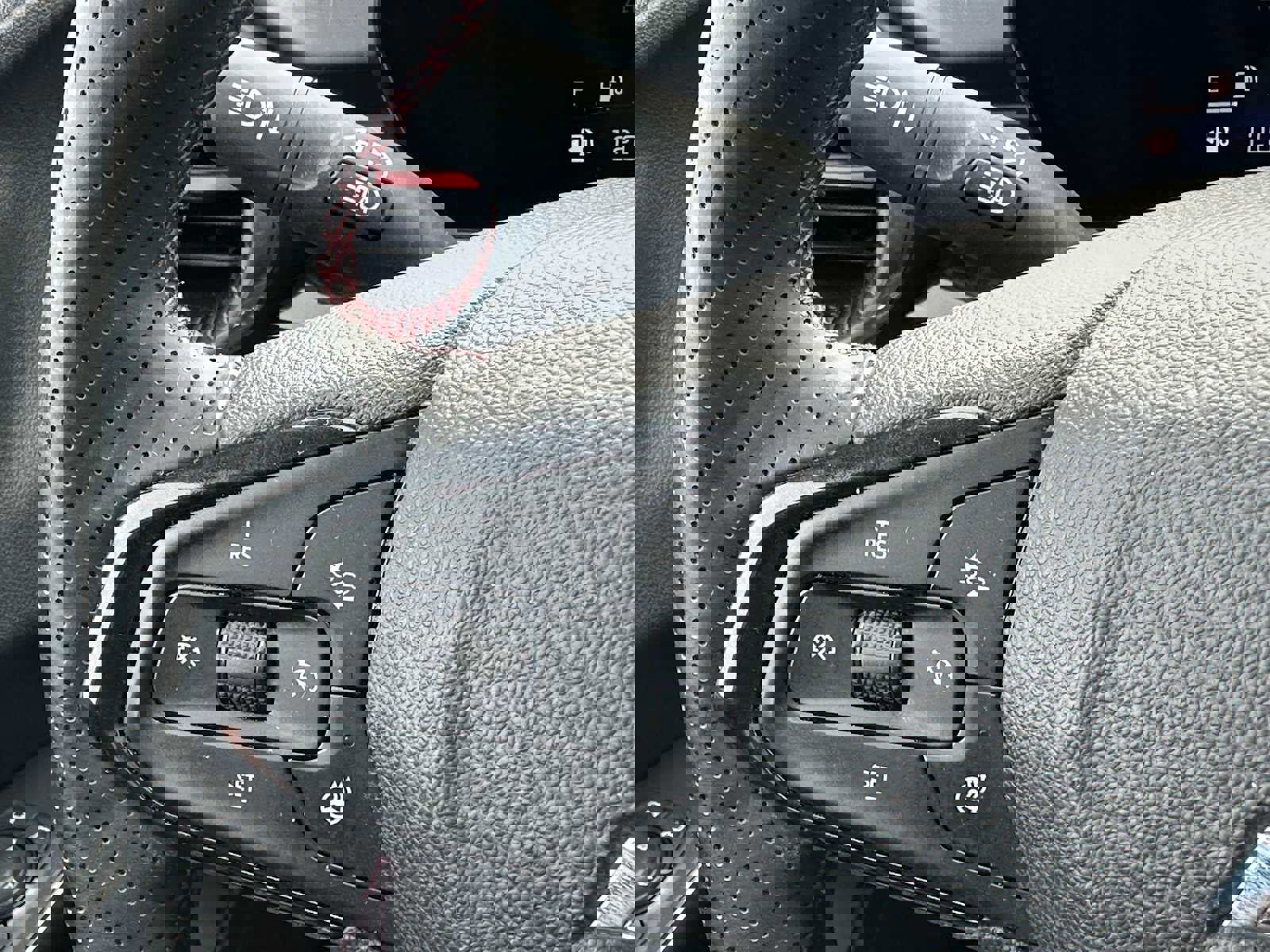 Certified 2024 Chevrolet Trax RS w/ Driver Confidence Package image 33