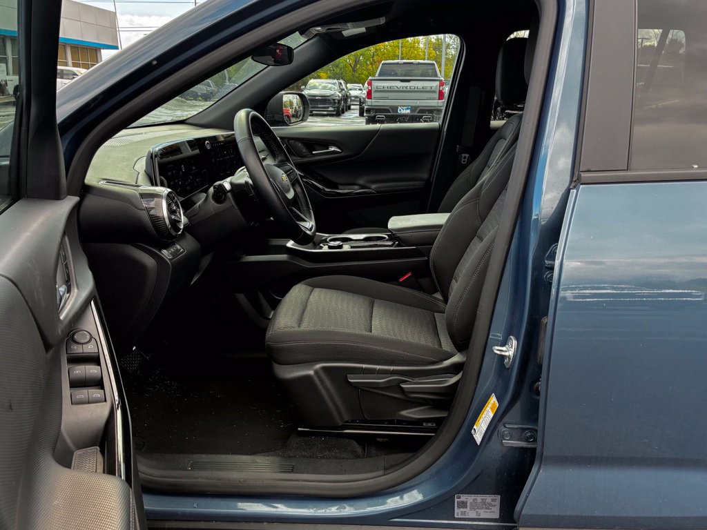 Used 2026 Chevrolet Equinox LT AWD/4WD image 7
