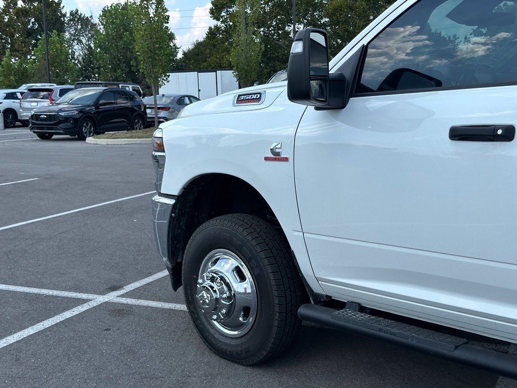 New 2026 RAM 3500 Tradesman AWD/4WD image 38
