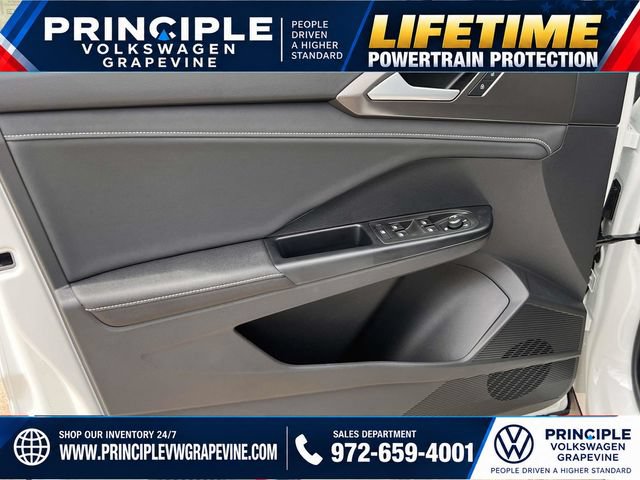 New 2027 Volkswagen Taos SE FWD image 10