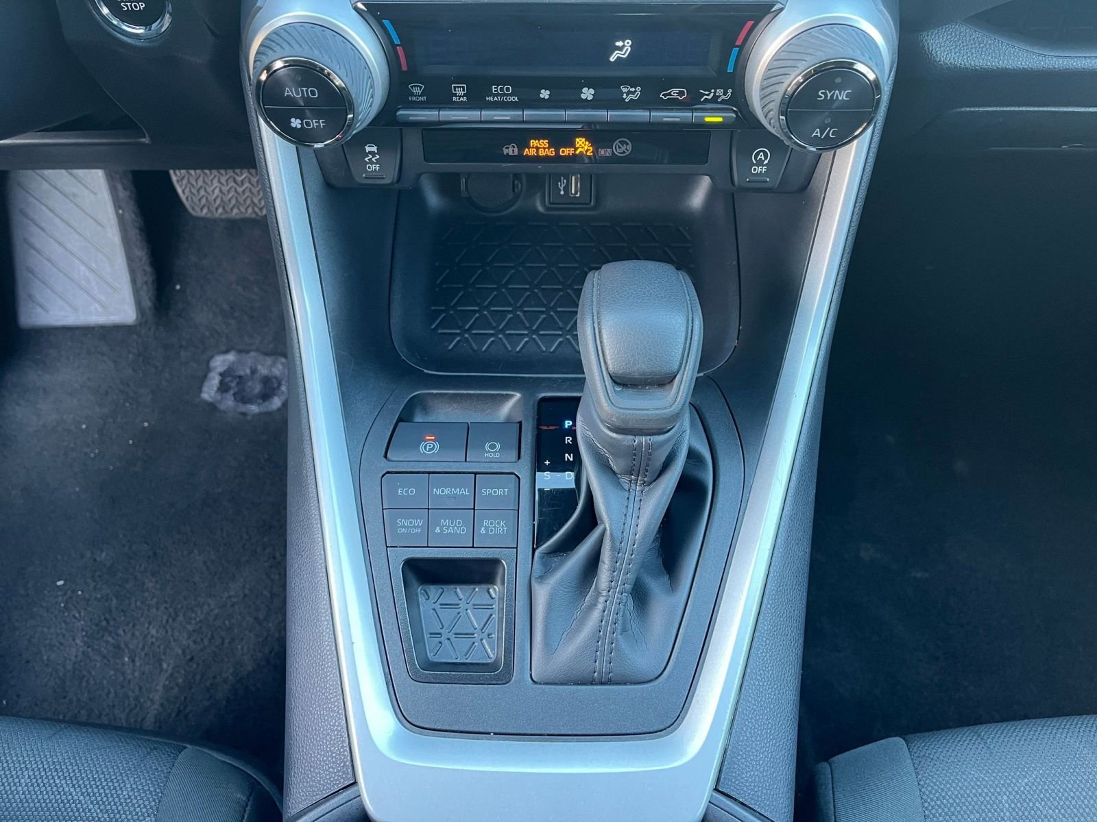 Used 2025 Toyota RAV4 XLE w/ Convenience Package image 42