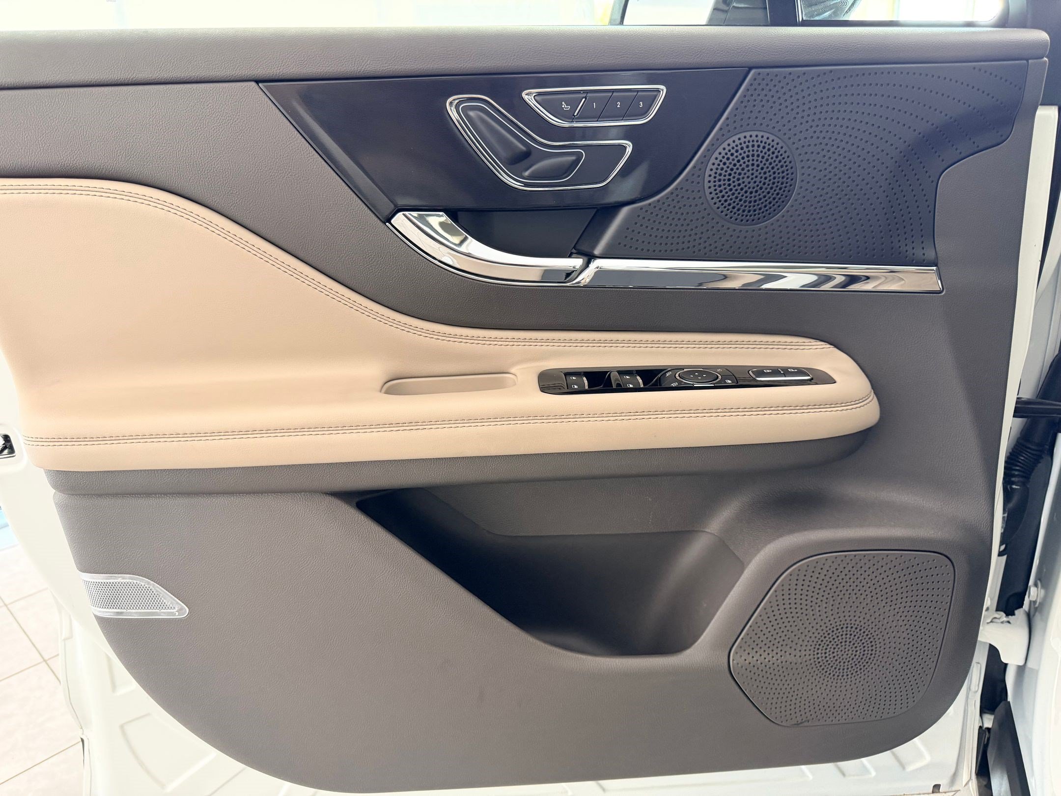 Used 2023 Lincoln Corsair FWD image 18