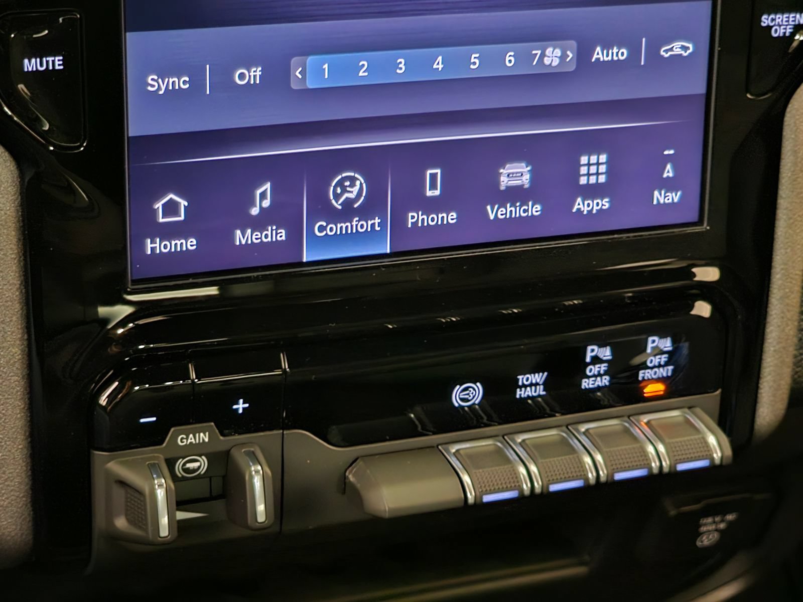 New 2026 RAM 3500 Tradesman AWD/4WD image 24