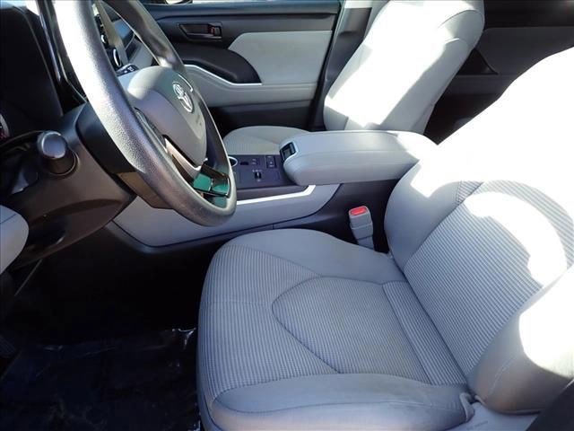 Used 2021 Toyota Highlander L image 13