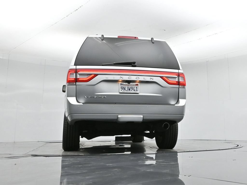 Used 2017 Lincoln Navigator Select RWD image 34