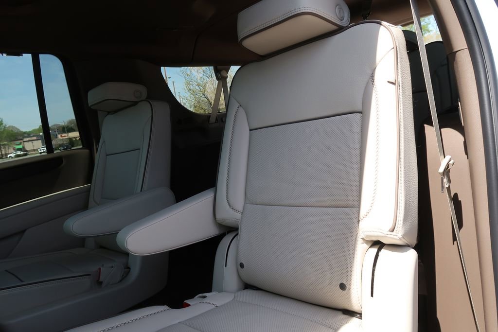 New 2026 GMC Yukon XL Denali w/ Denali Reserve Package image 23
