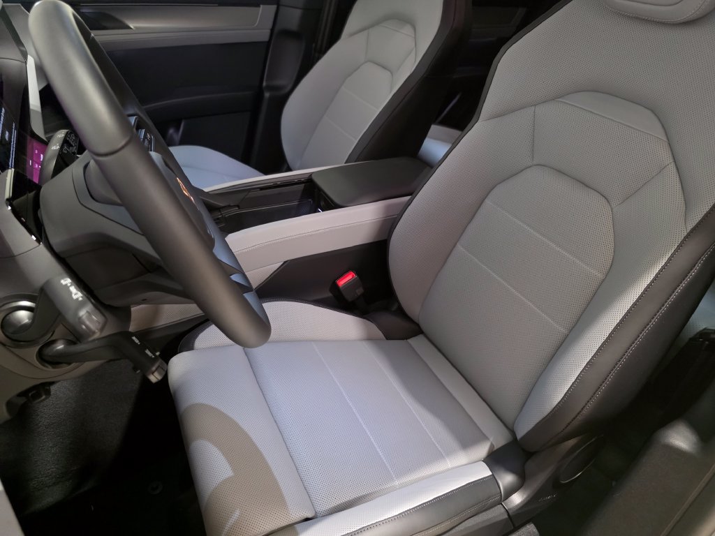 New 2026 Porsche Cayenne Electric AWD/4WD image 16