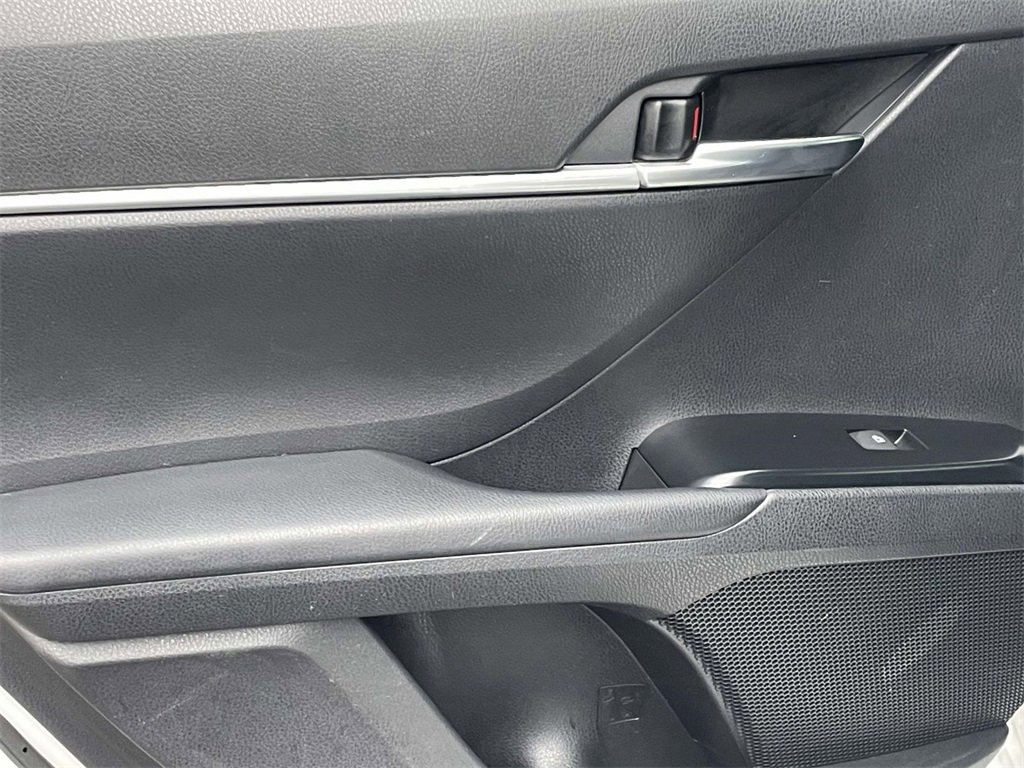 Used 2018 Toyota Camry SE image 9