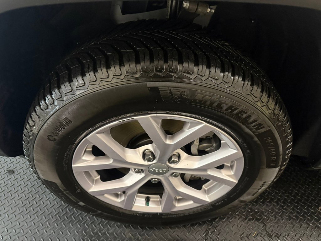 Used 2022 Jeep Grand Cherokee L Limited image 18