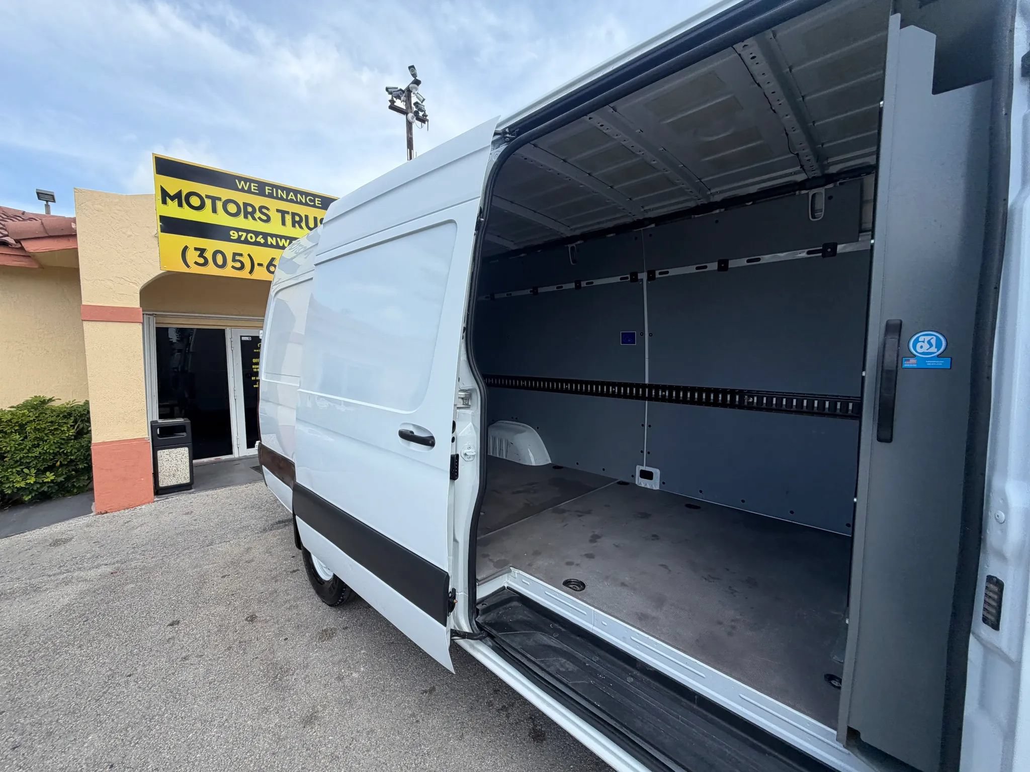 Used 2024 Mercedes-Benz Sprinter 2500 image 8