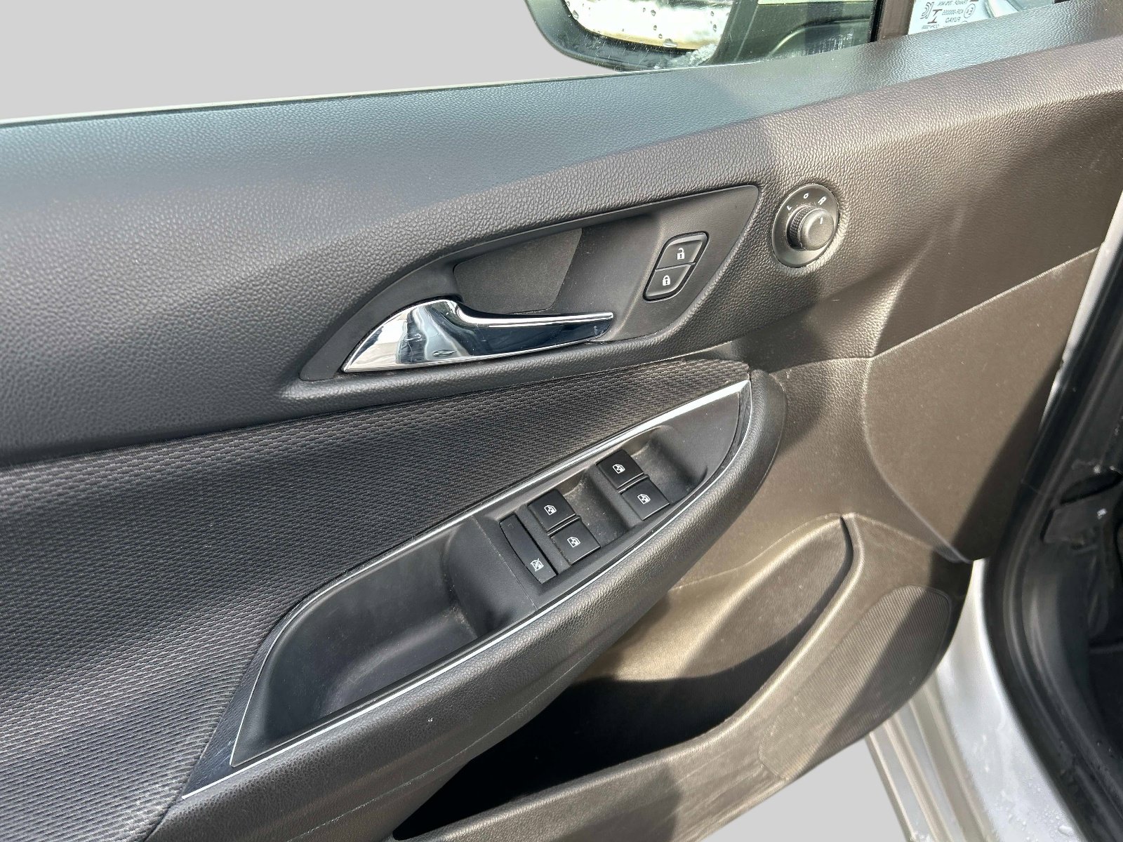 Used 2017 Chevrolet Cruze LT w/ Convenience Package image 18