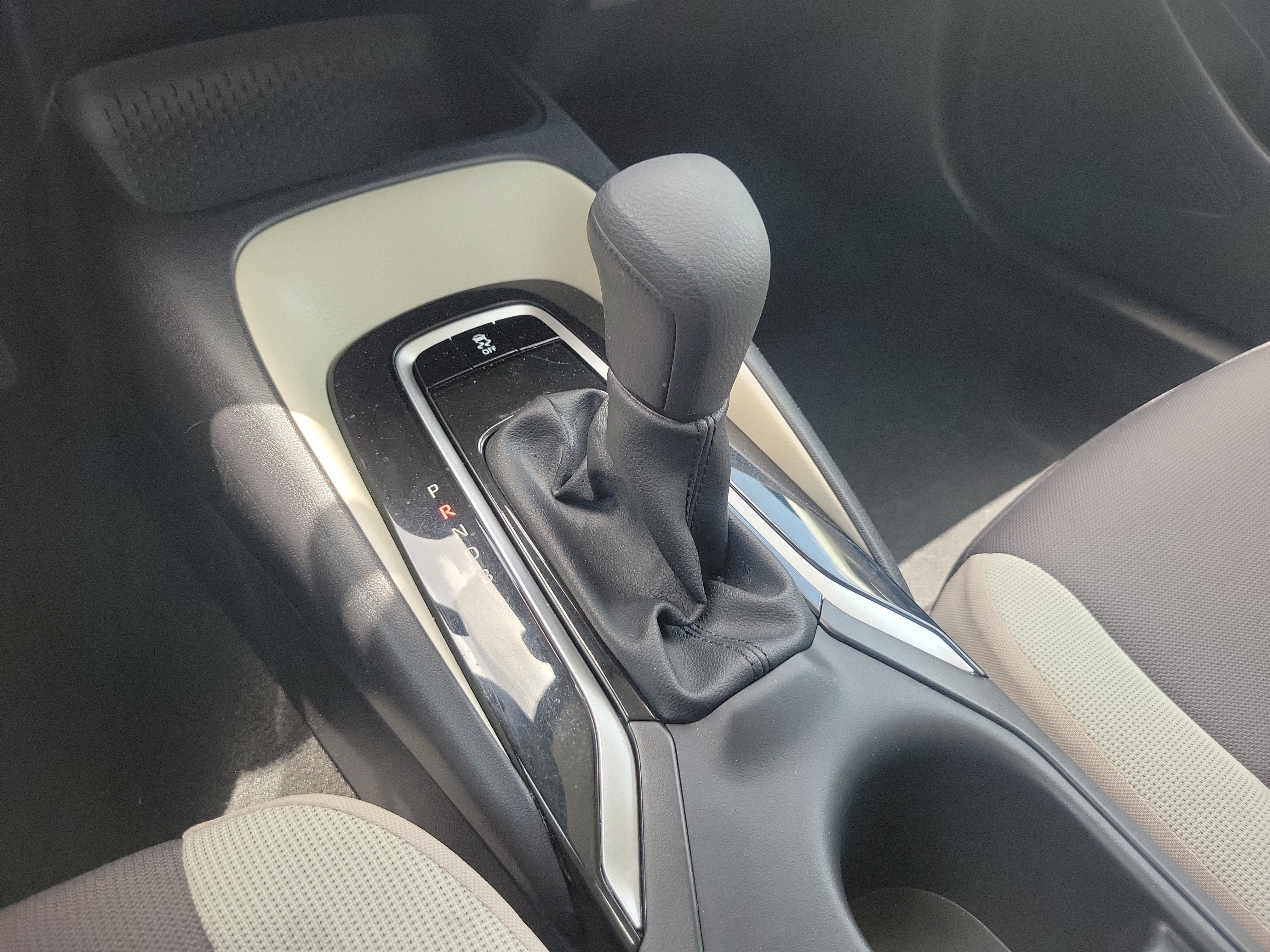 Used 2025 Toyota Corolla LE FWD image 28
