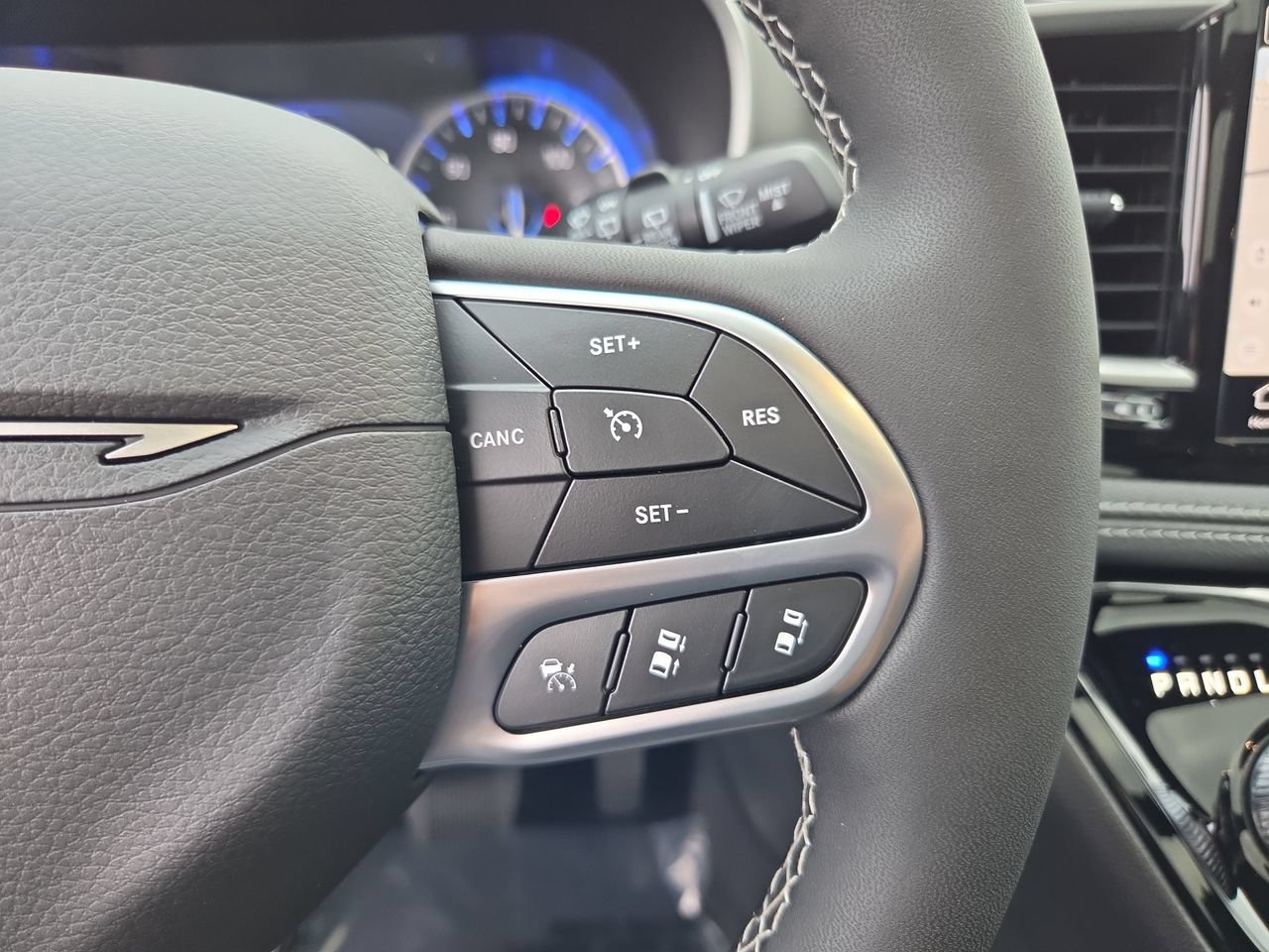 New 2027 Chrysler Pacifica Select w/ Family Tech Group AWD/4WD image 30