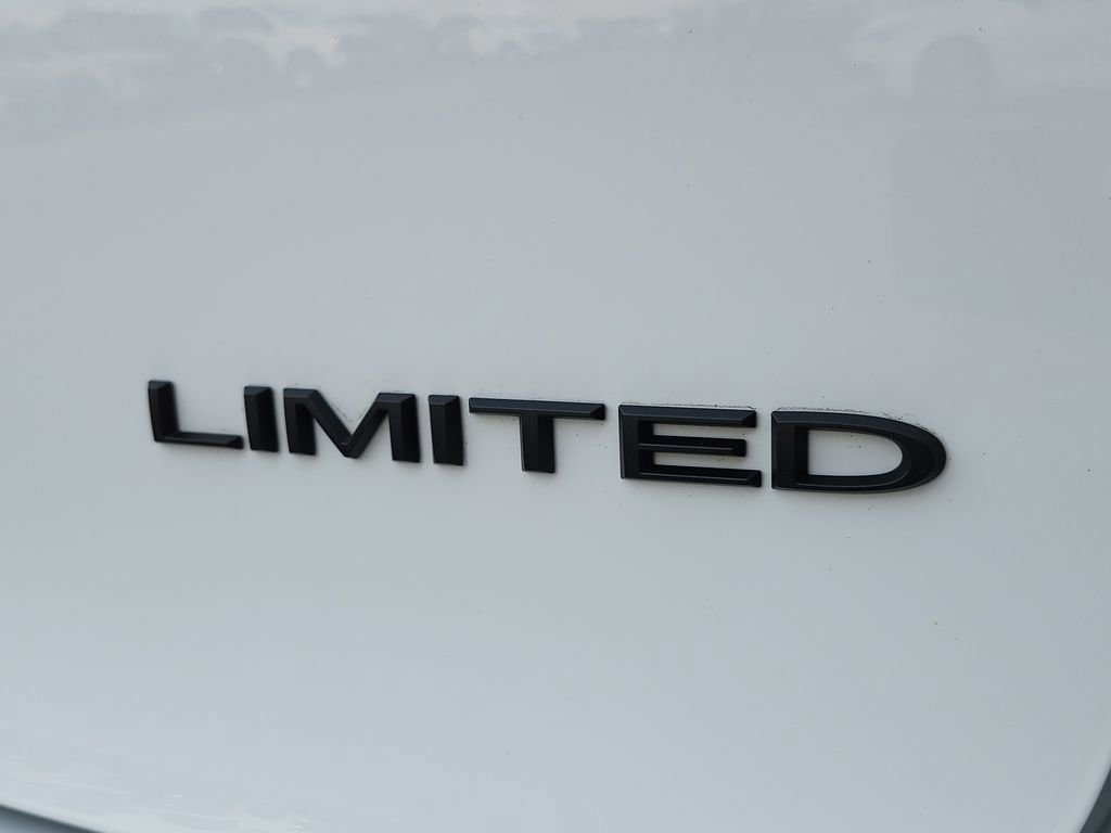 Used 2025 Chrysler Pacifica Limited FWD image 34