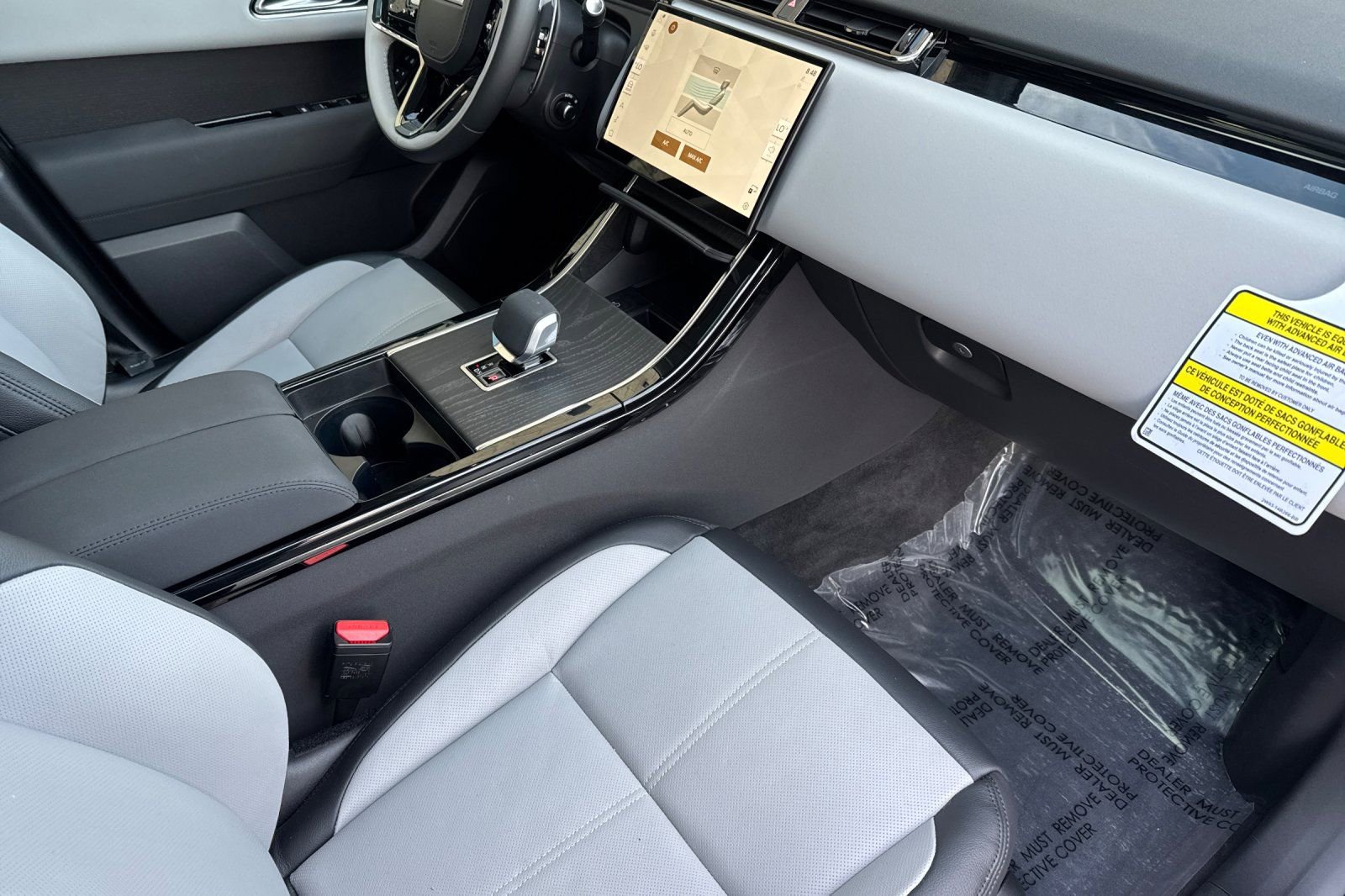 Used 2025 Land Rover Range Rover Velar Dynamic SE image 17