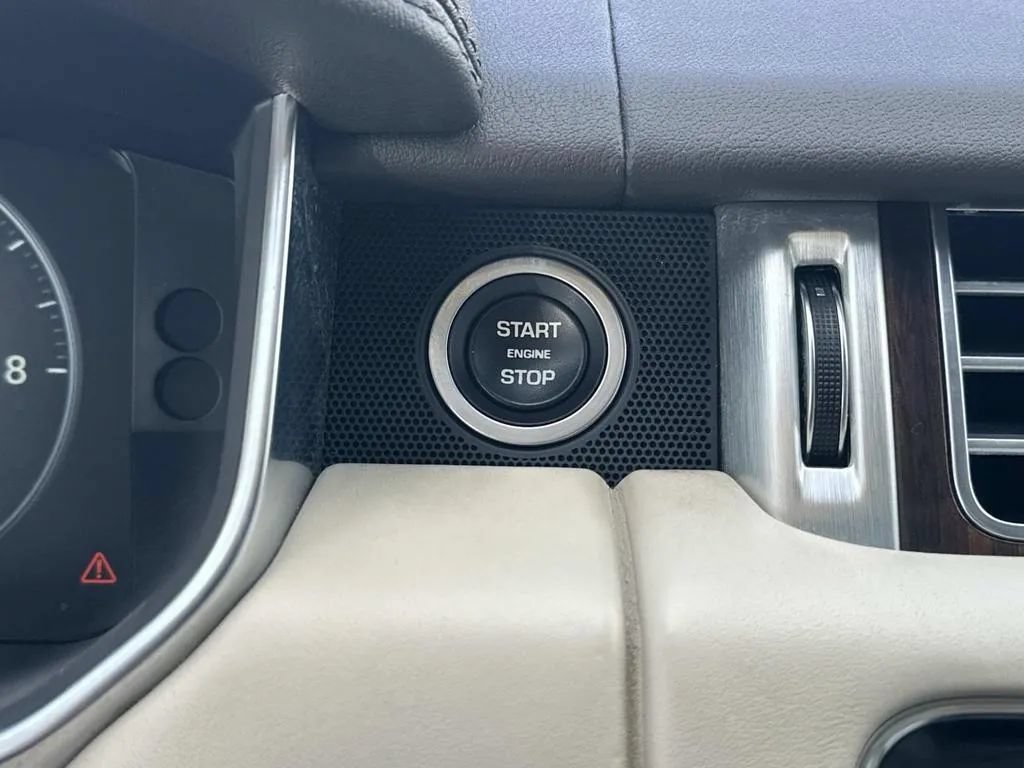 Used 2017 Land Rover Range Rover Supercharged AWD/4WD image 25