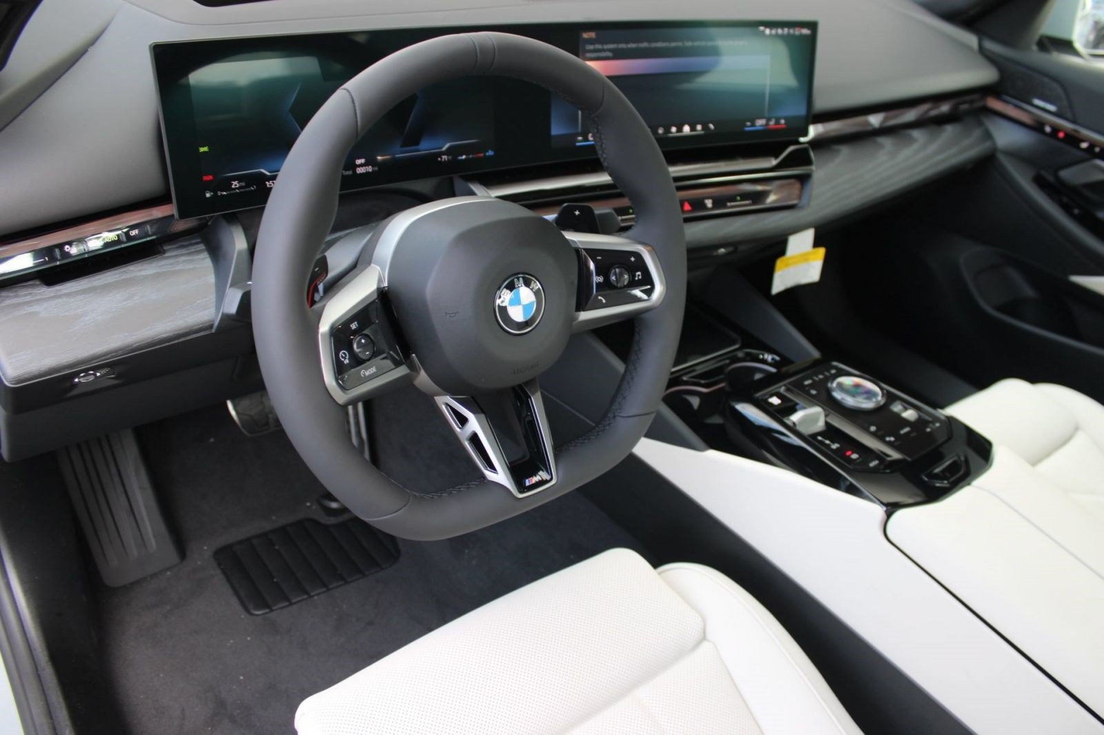 Used 2026 BMW 530i w/ M Sport Package RWD image 4