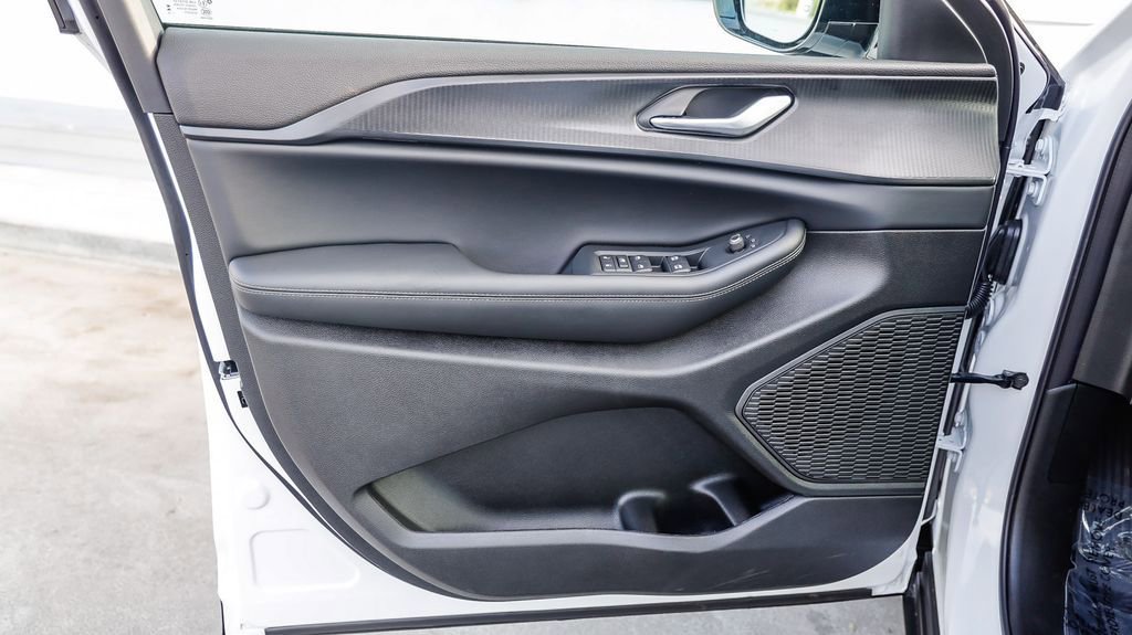 New 2025 Jeep Grand Cherokee Altitude image 22