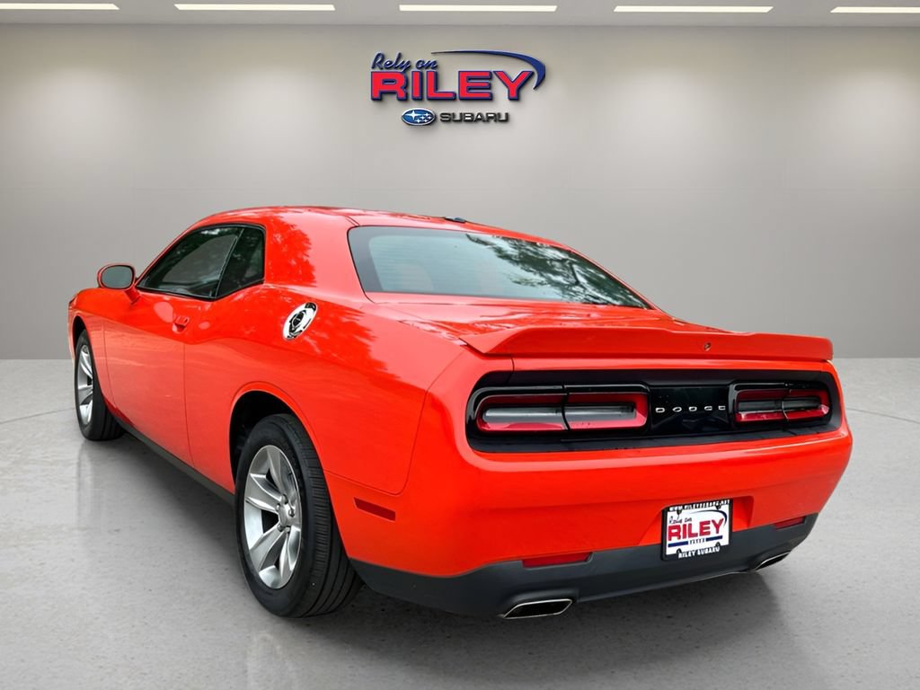 Used 2018 Dodge Challenger SXT RWD image 3