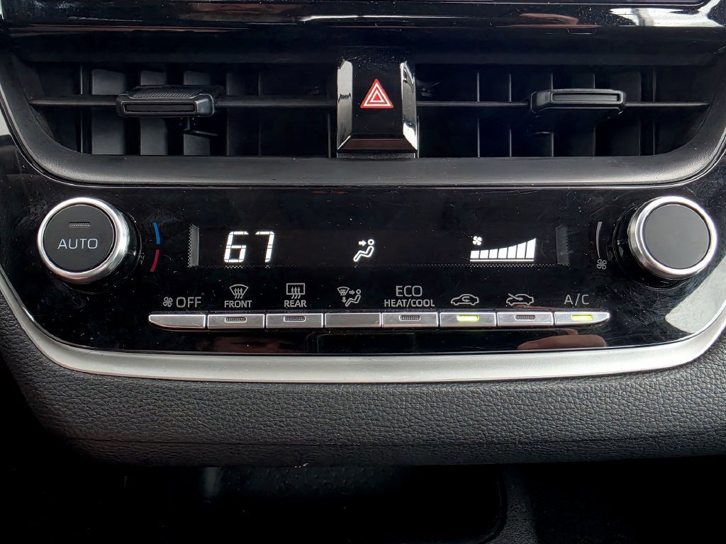 Used 2025 Toyota Corolla LE FWD image 28