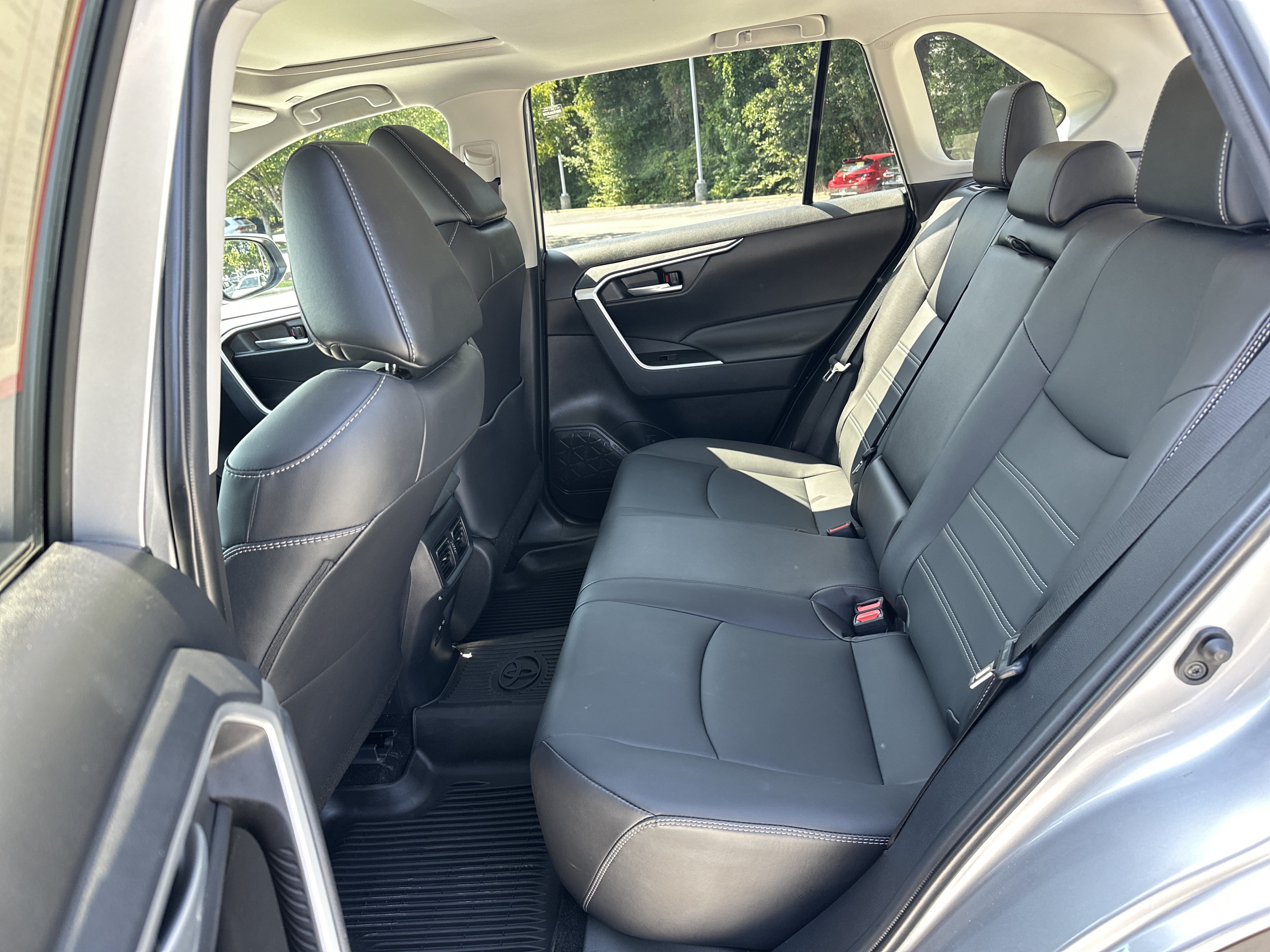 Used 2025 Toyota RAV4 XLE Premium w/ Weather Package FWD image 31