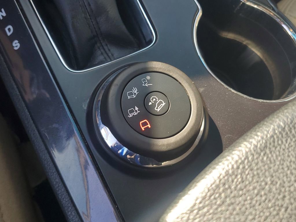 Used 2017 Ford Explorer XLT w/ Equipment Group 202A image 26